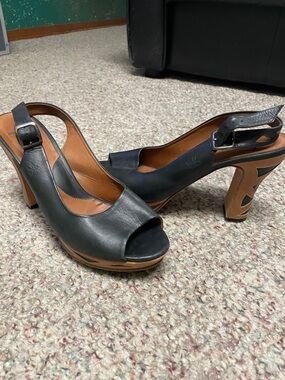 John fluevog Black/tan Leather cut out patterned Peep-Toe Slingback Heels